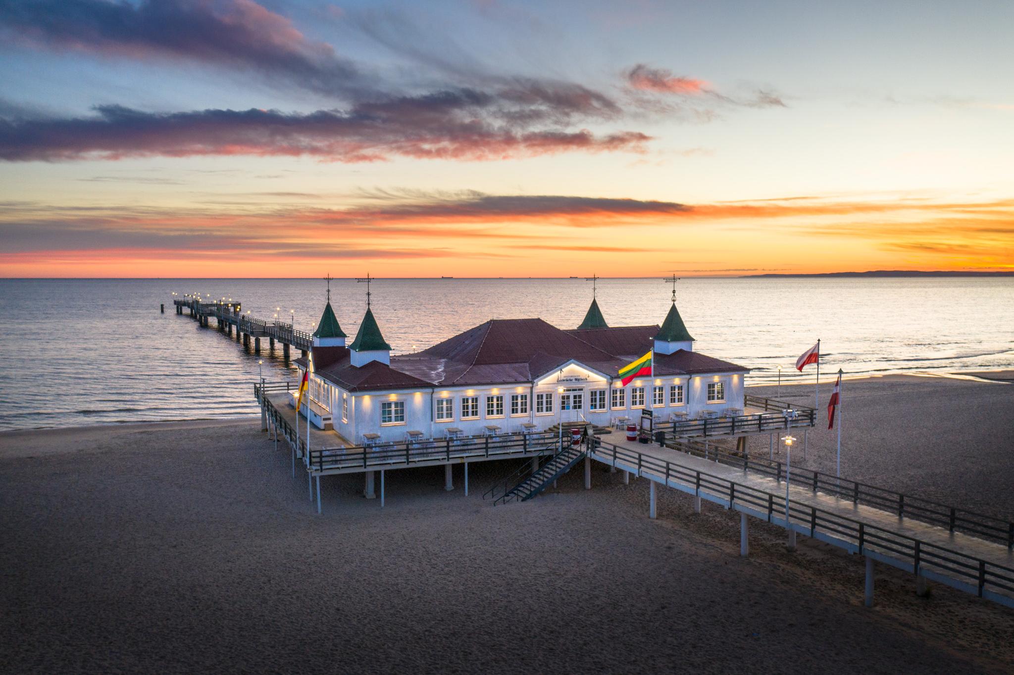 Seebrücke Ahlbeck in der Abenddämmerung