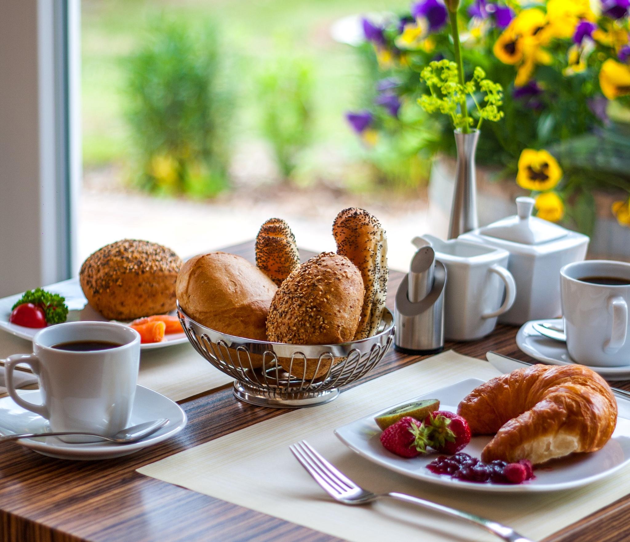 gedeckter Frühstückstisch