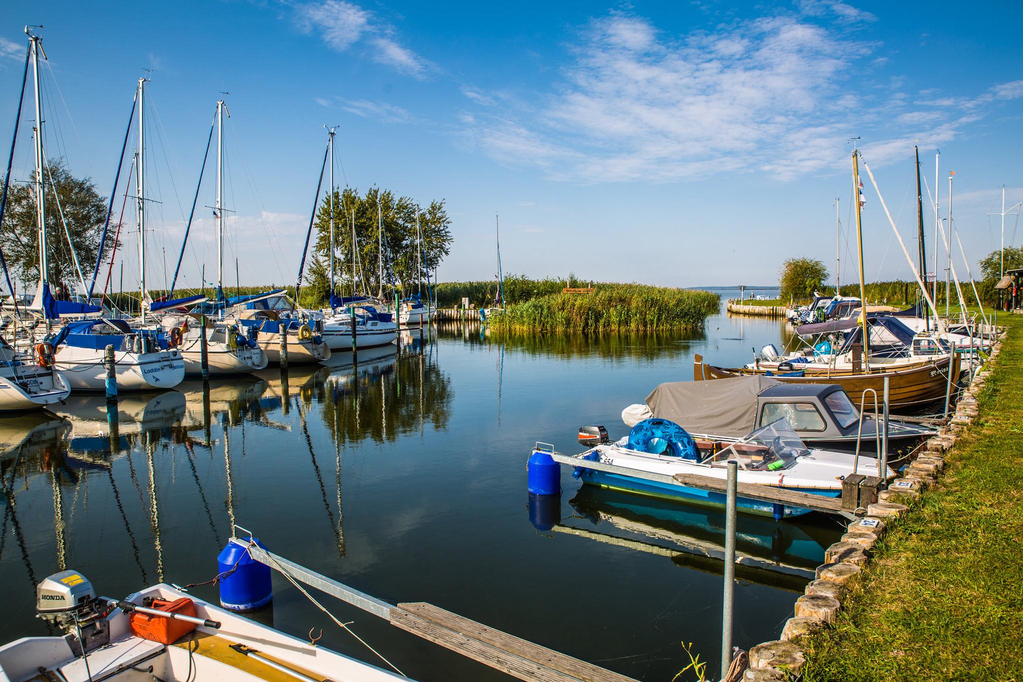 Kleiner Bootshafen im Seebad Loddin auf Usedom.