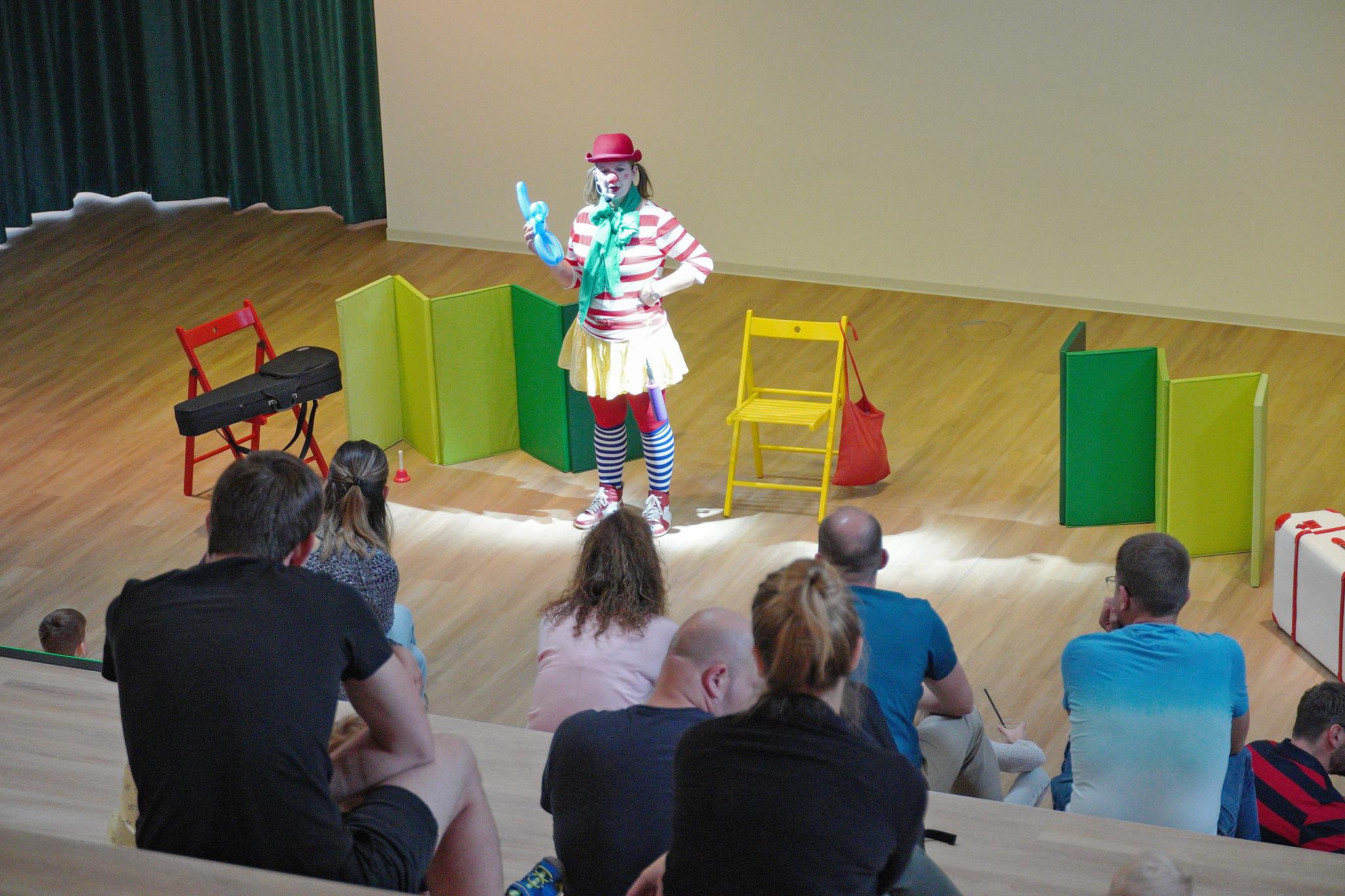 Kinderresort Theater mit Clown