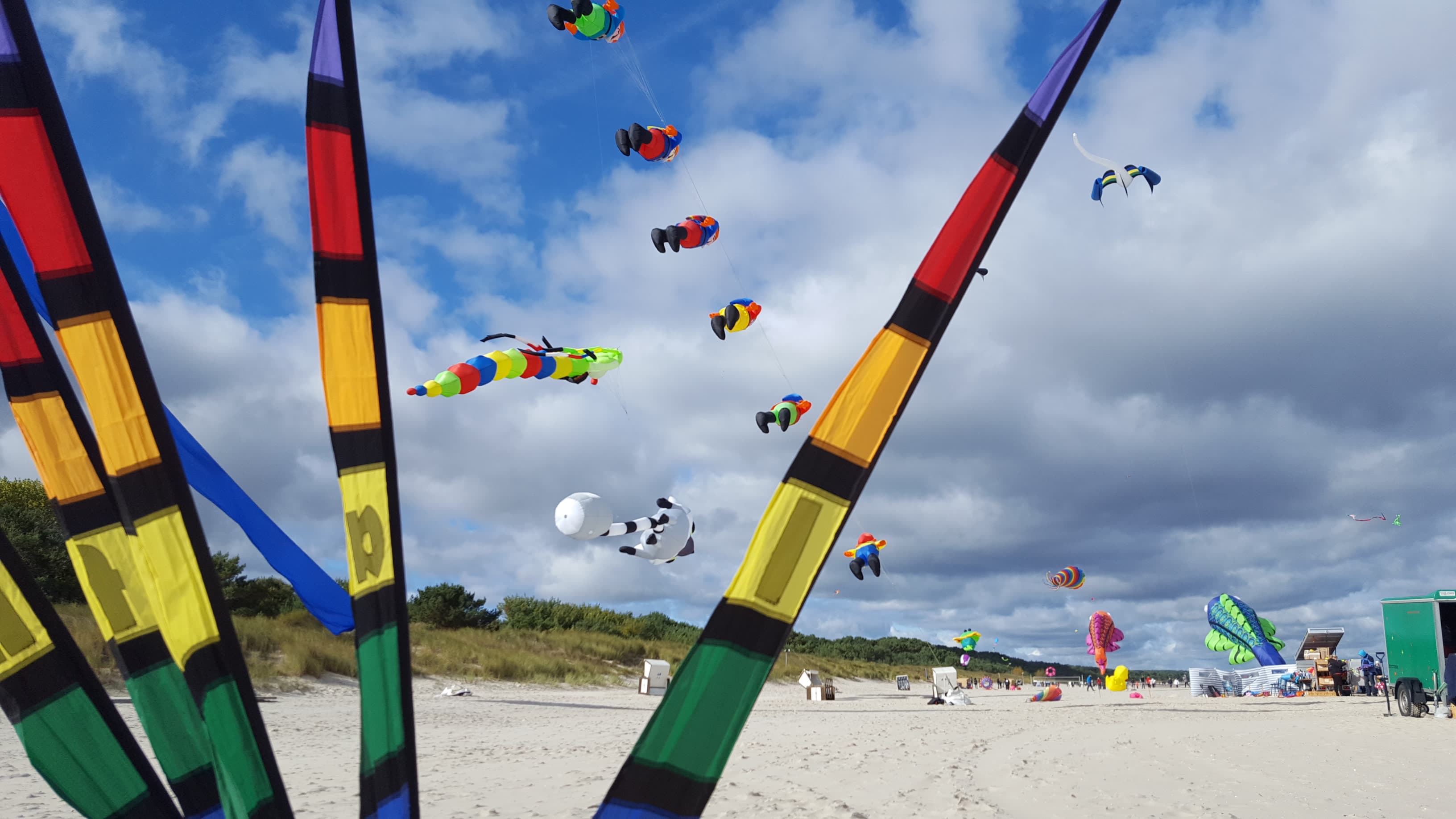 Drachensteigen am Strand von Karlshagen