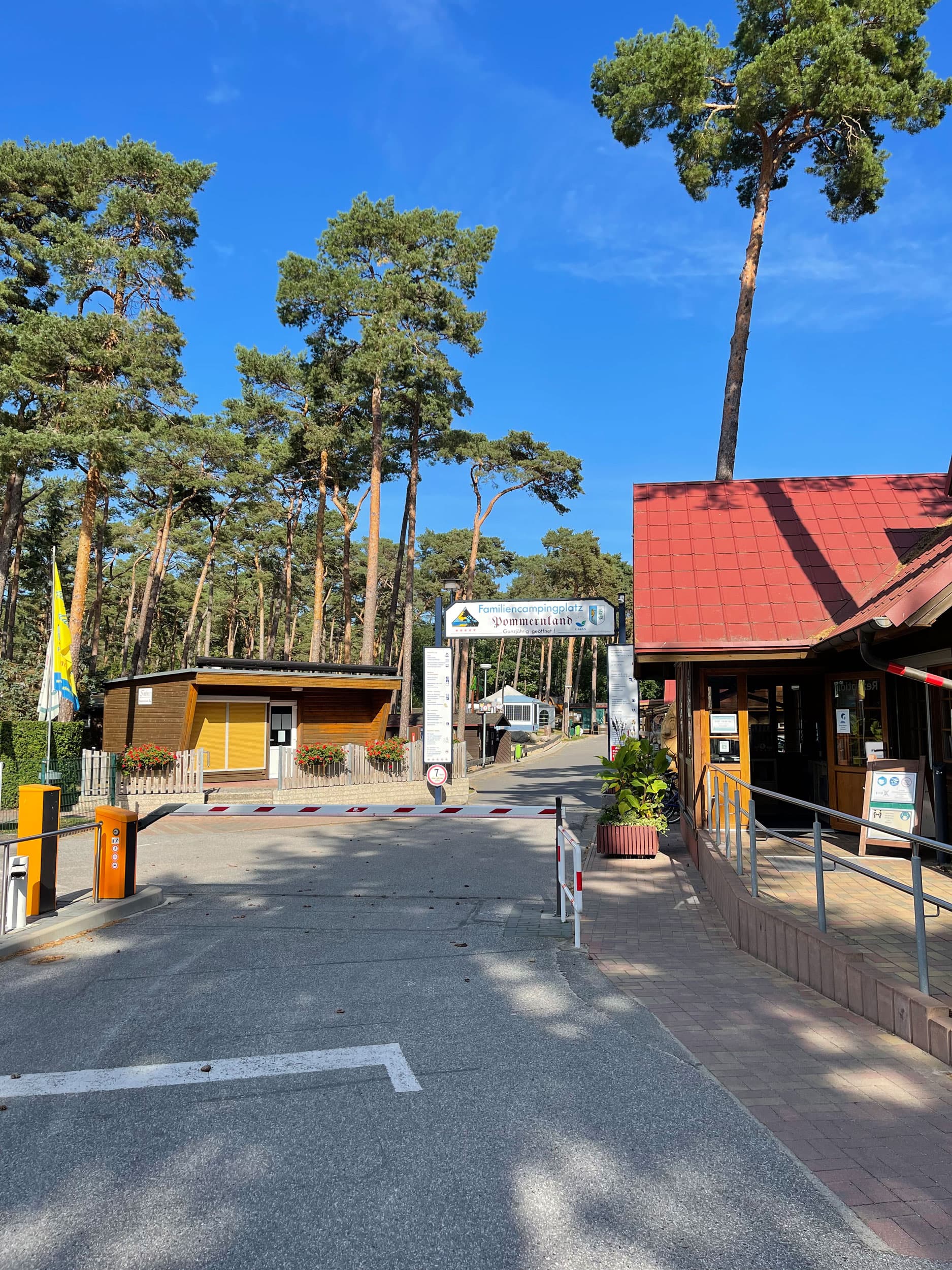 Einfahrt zum Campingplatz