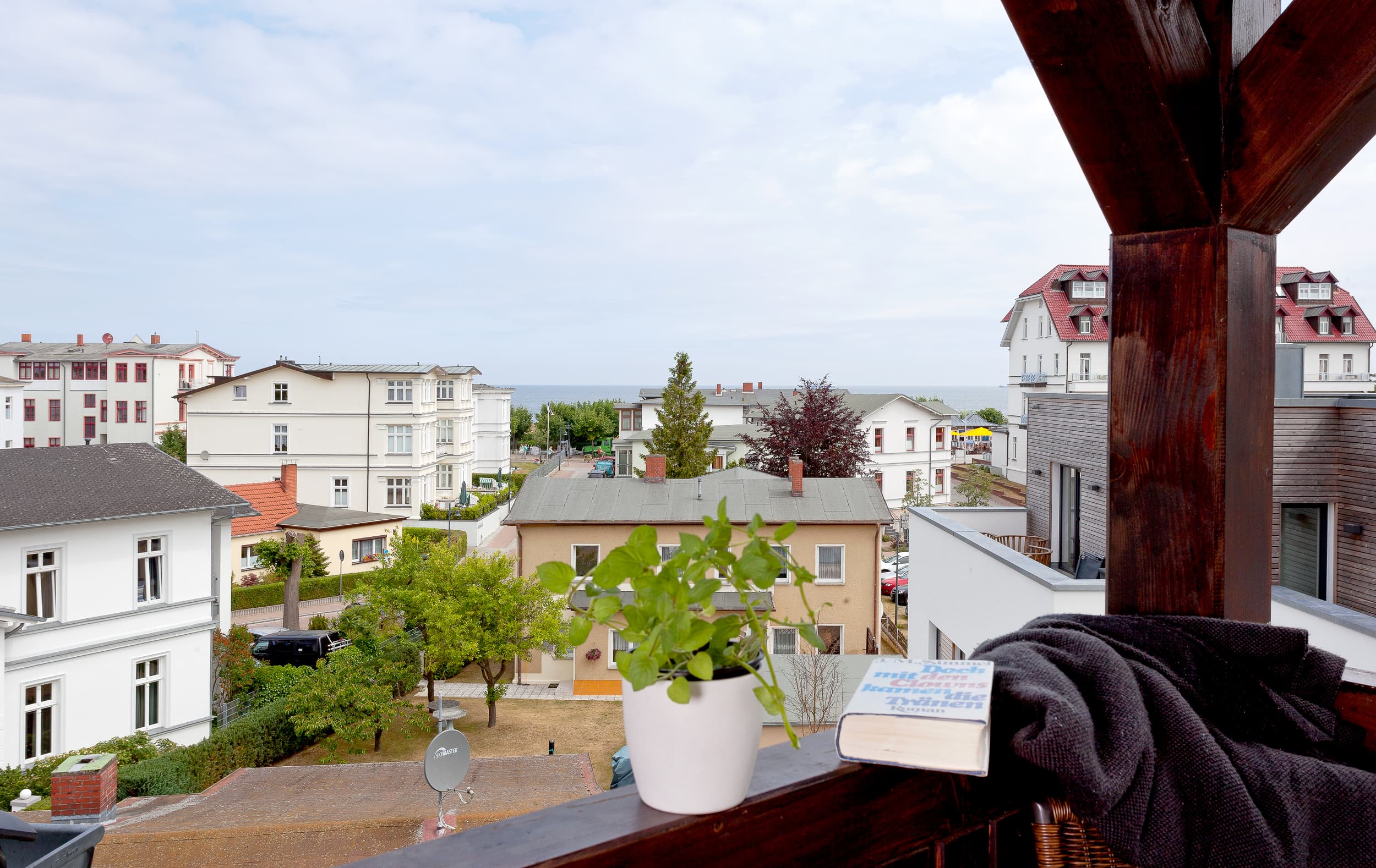 detail-16-balkon-leuchtturm-copyright-ahlbecker-hoehe-ferienwohnungen