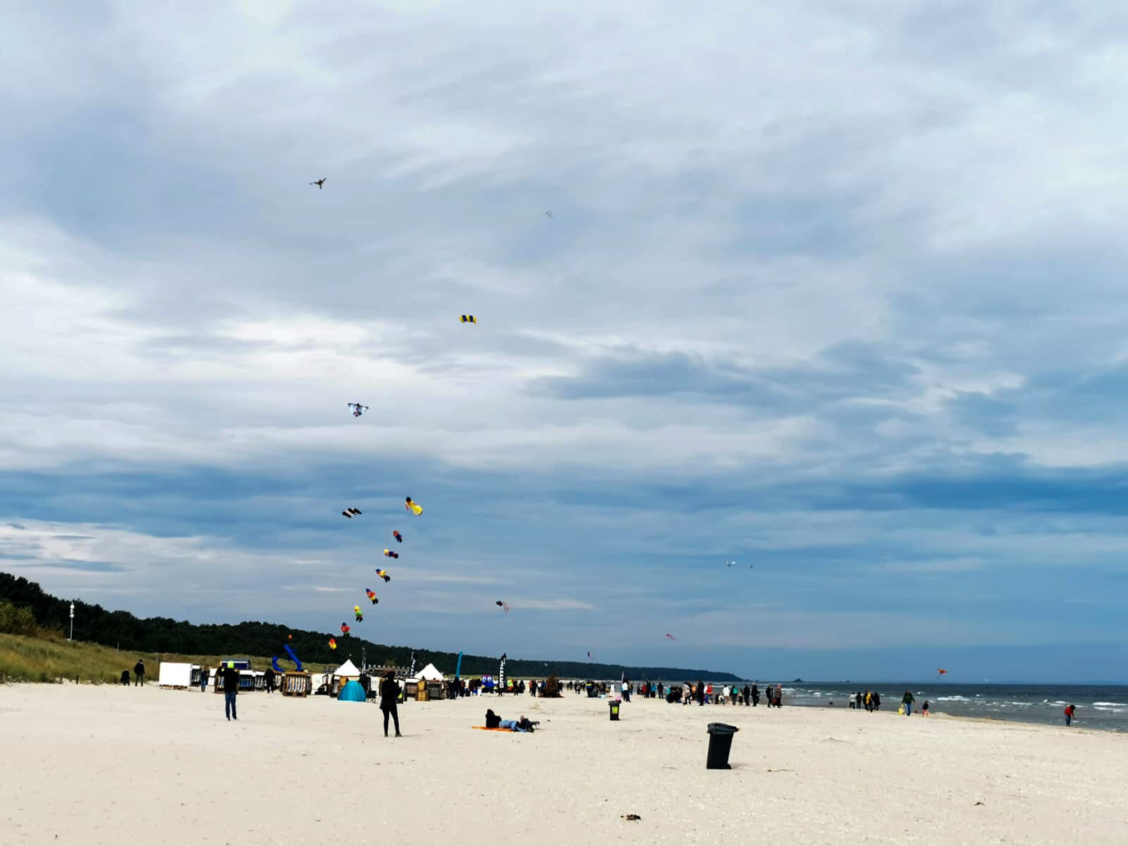 Drachensteigen am Strand