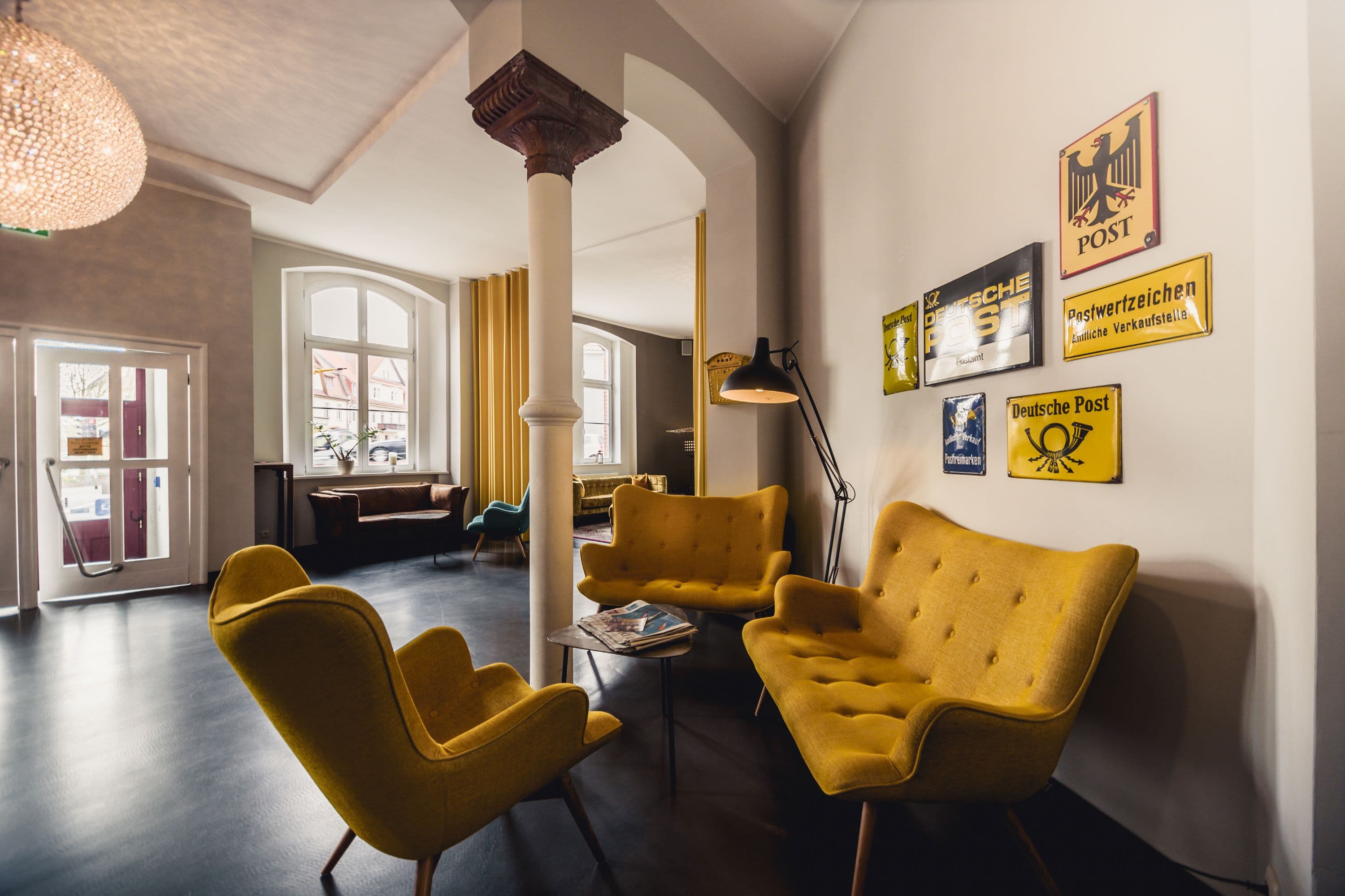 Eingangsbereich mit Sitzecke und Foyer