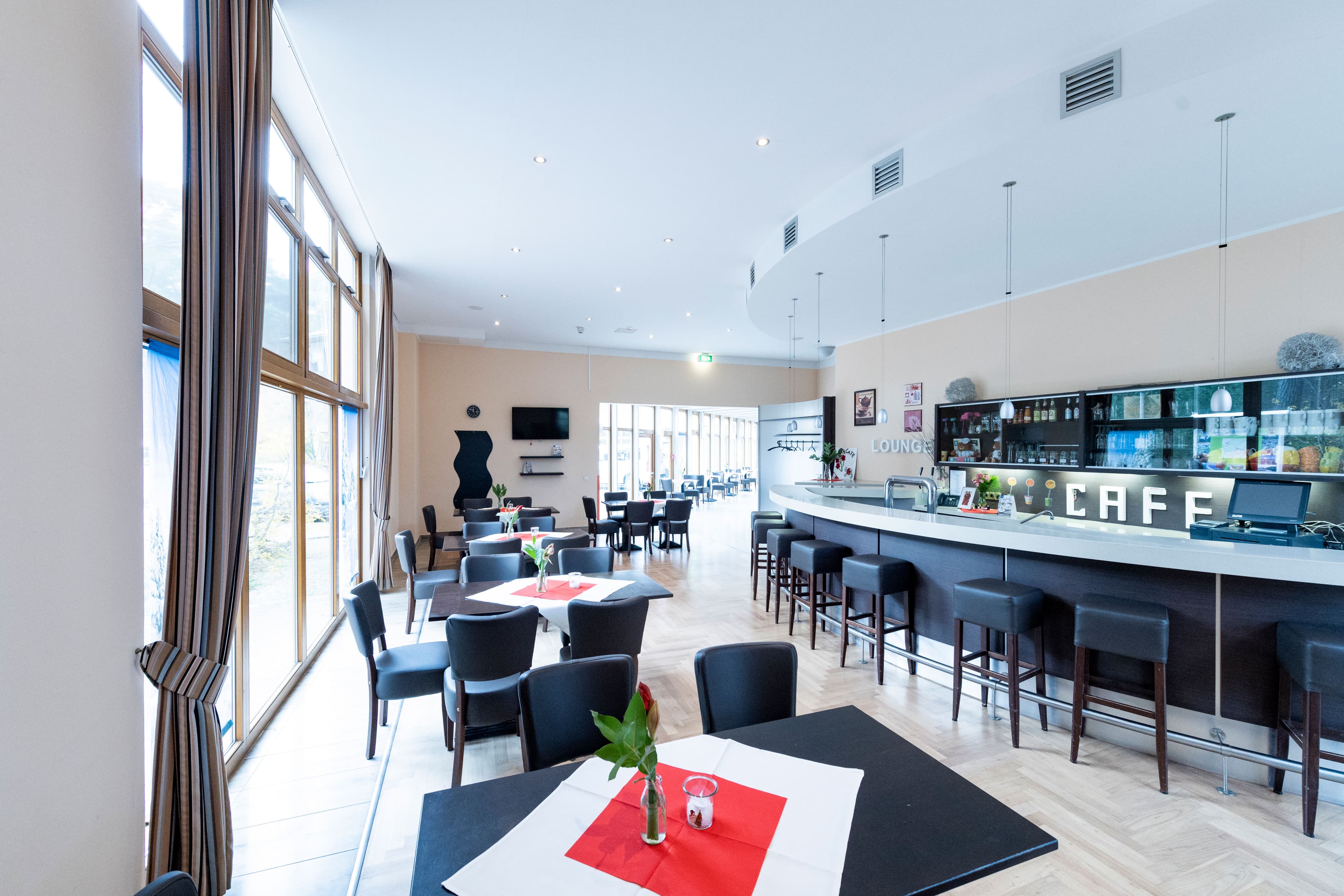 Speiseraum mit Café