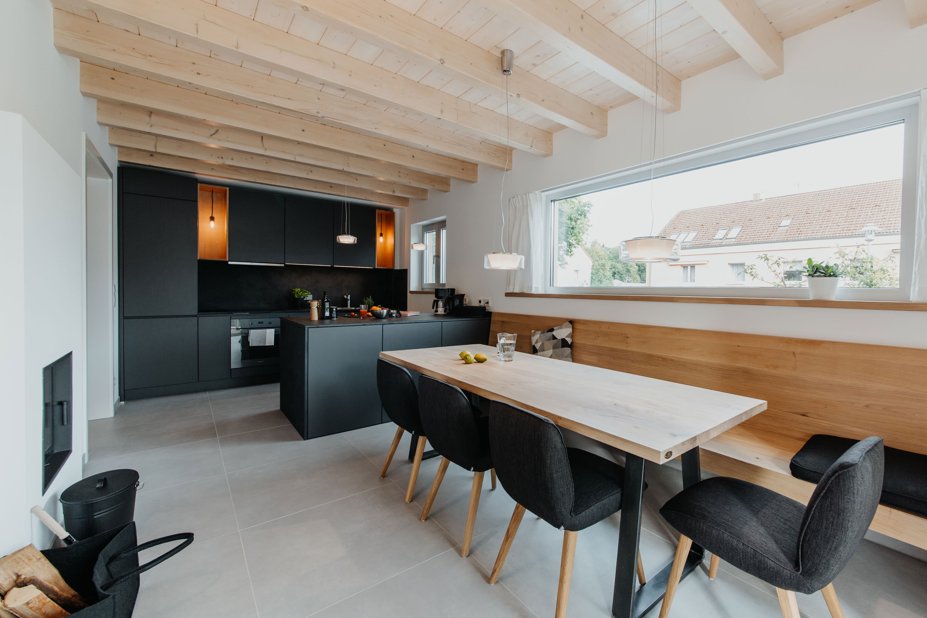 Küche mit Essbereich im Ferienhaus