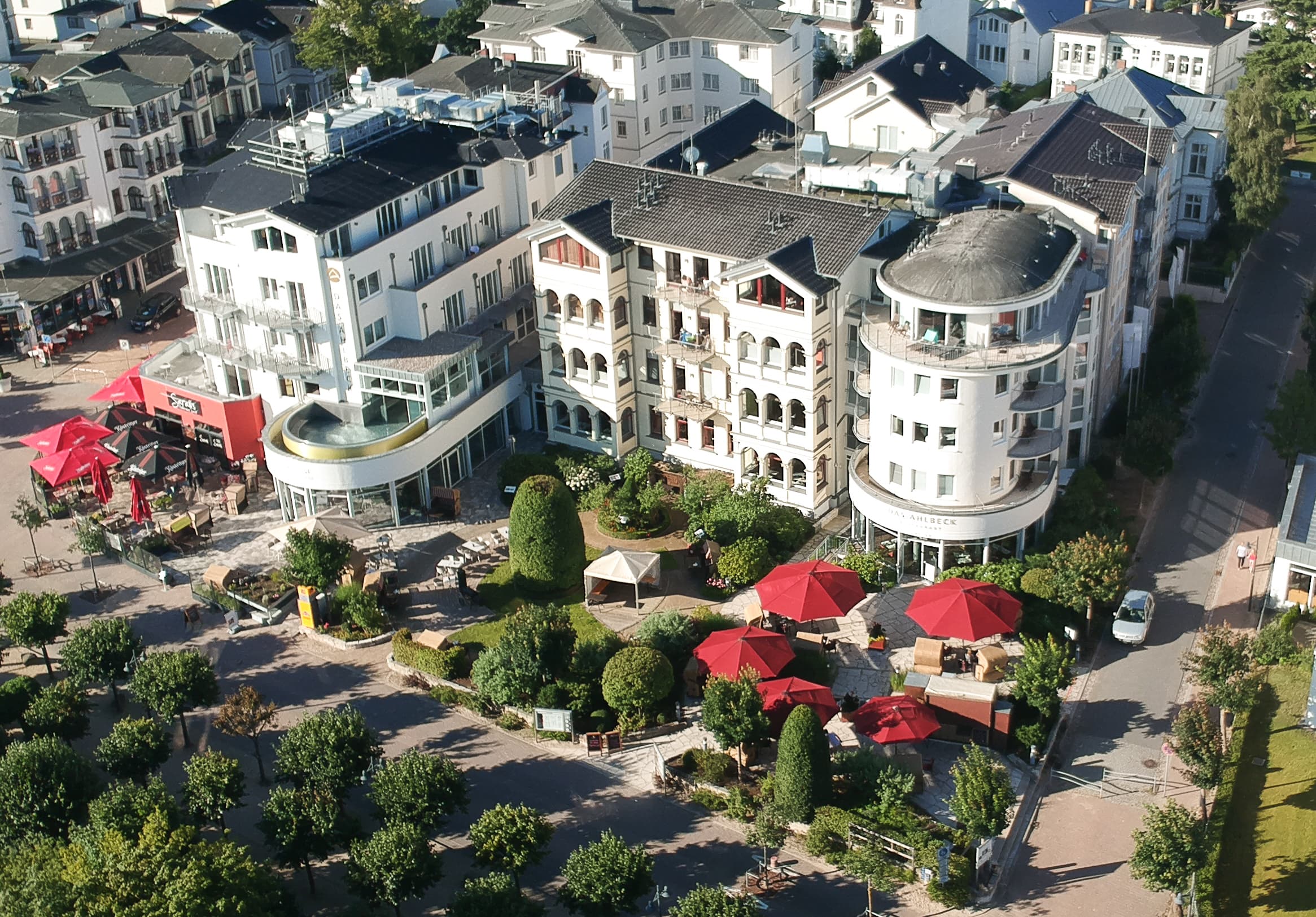 Luftaufnahme vom Hotel "DAS AHLBECK"