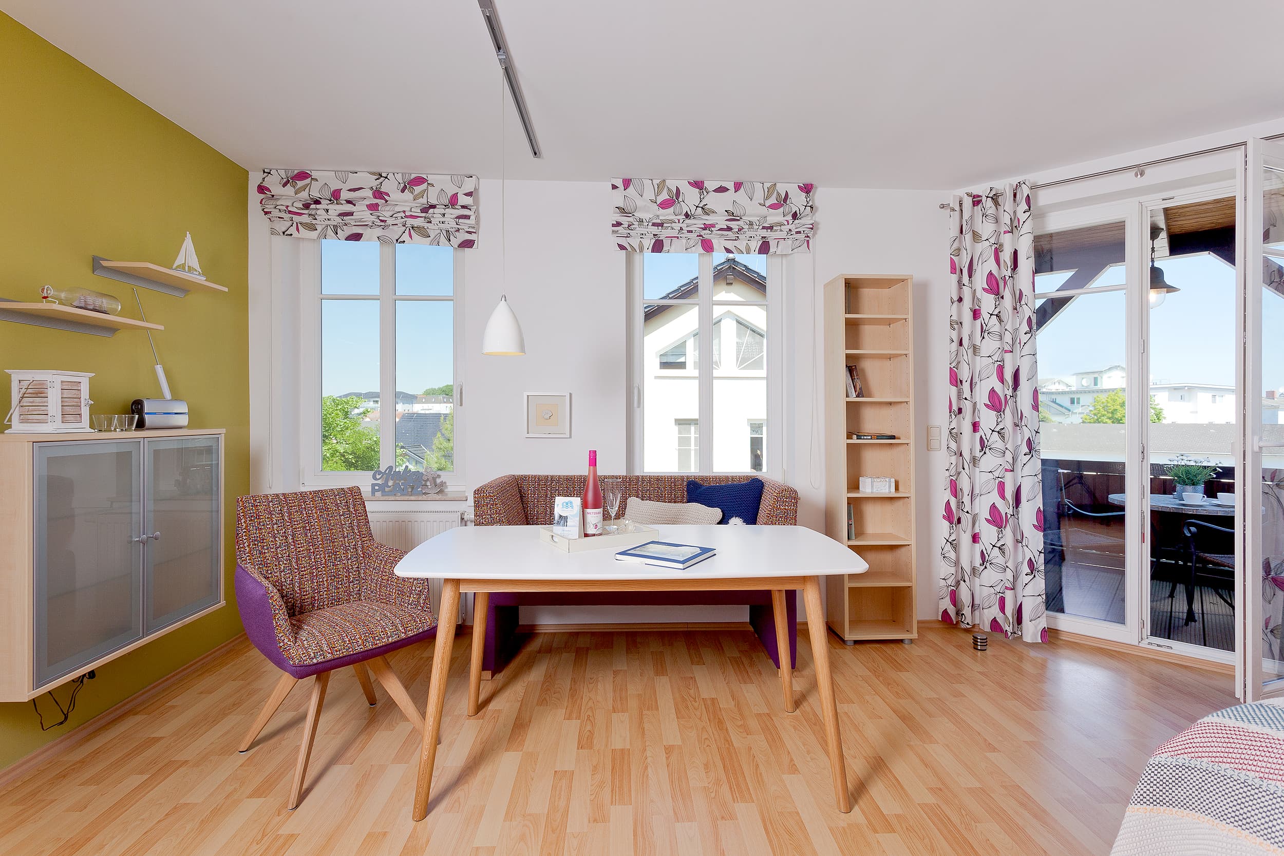 moewennest-02-wohnzimmer-moewennest-copyright-ahlbecker-hoehe-ferienwohnungen.jpg