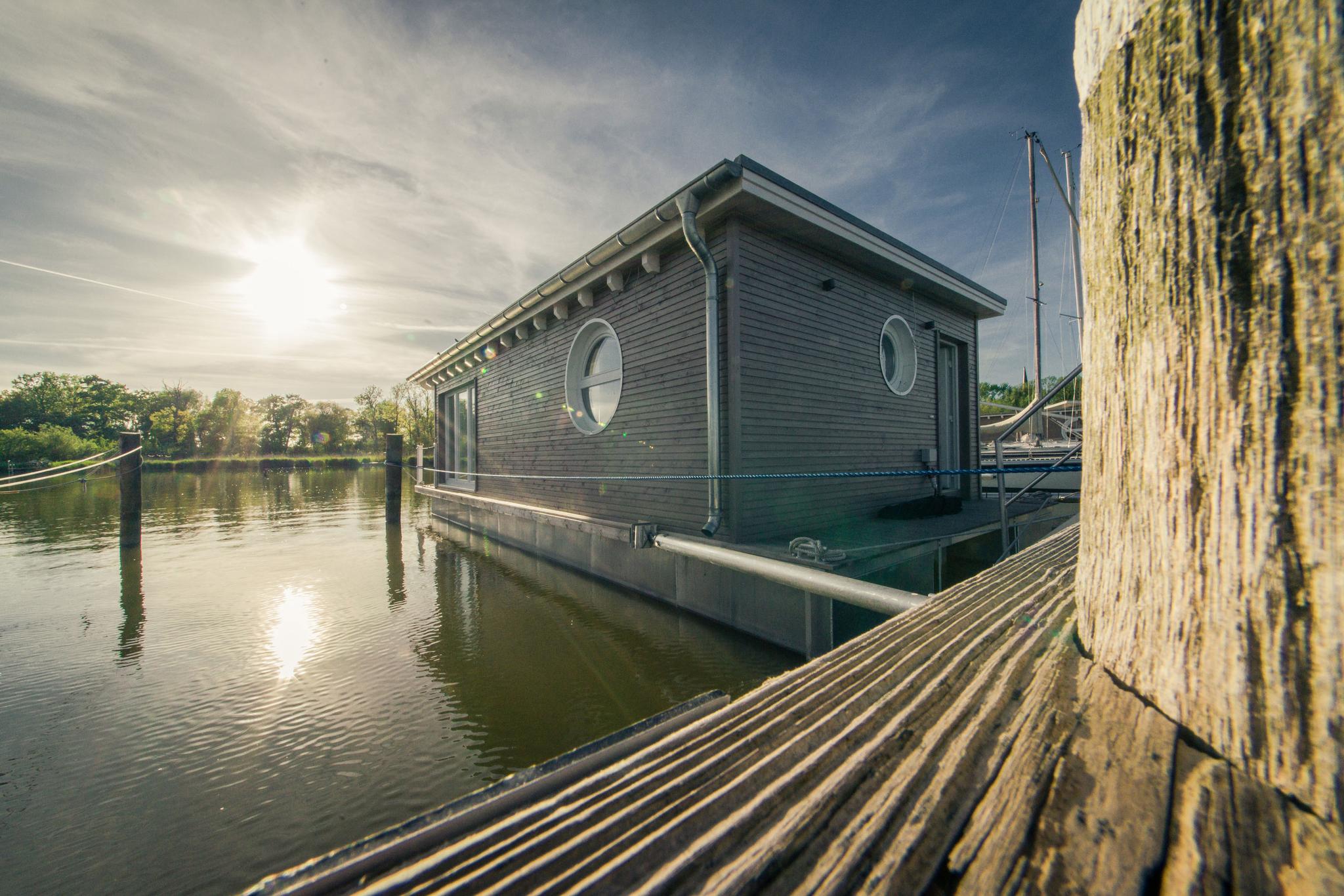 Schwimmendes Ferienhaus am Naturhafen Krummin