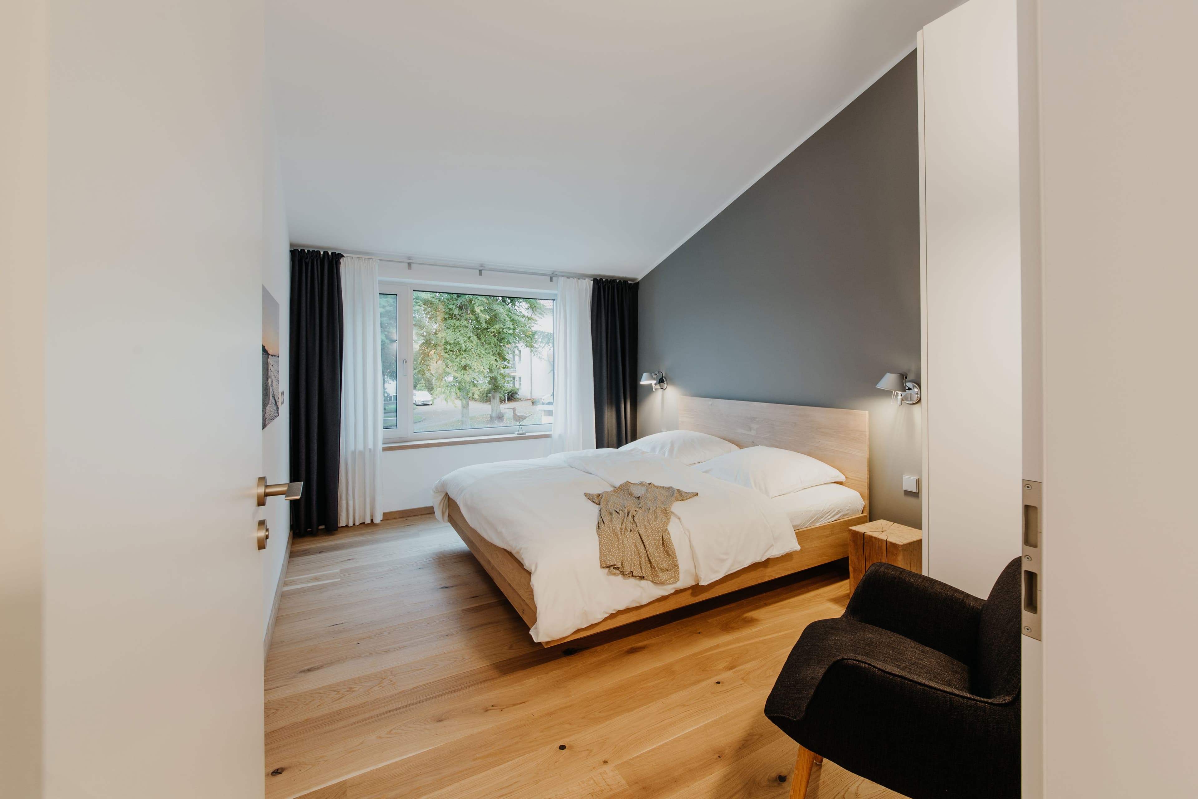 Schlafzimmer mit Doppelbett