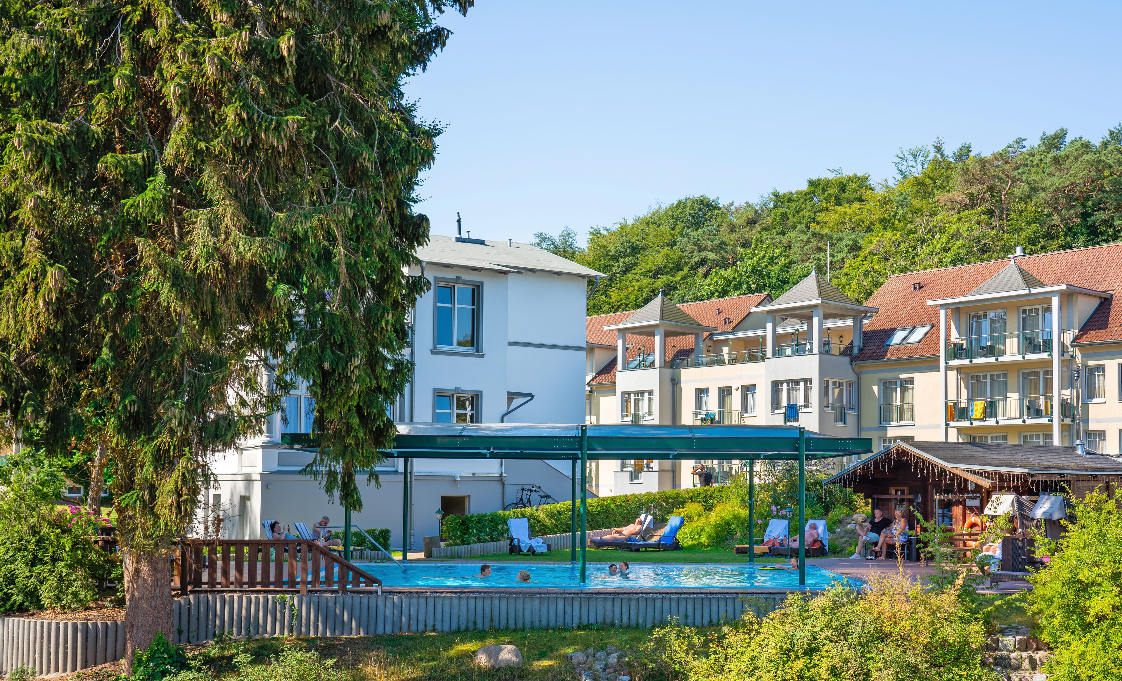 Außenpool und Blocksauna vom Ostseehotel - Villen im Park