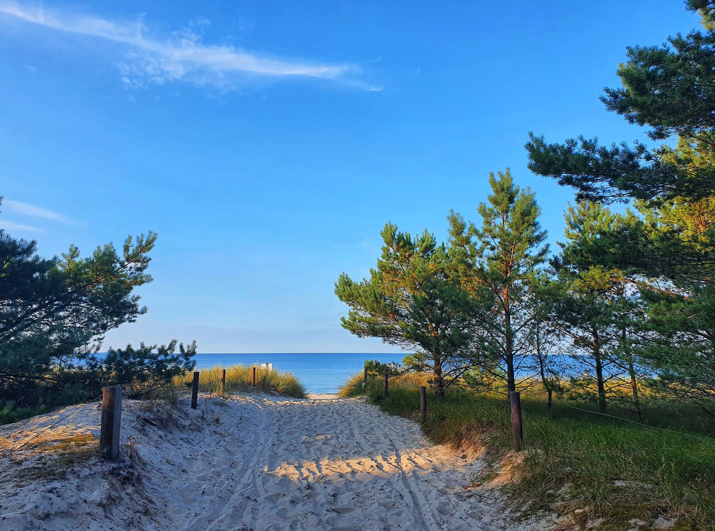Strandaufgang im Sommer