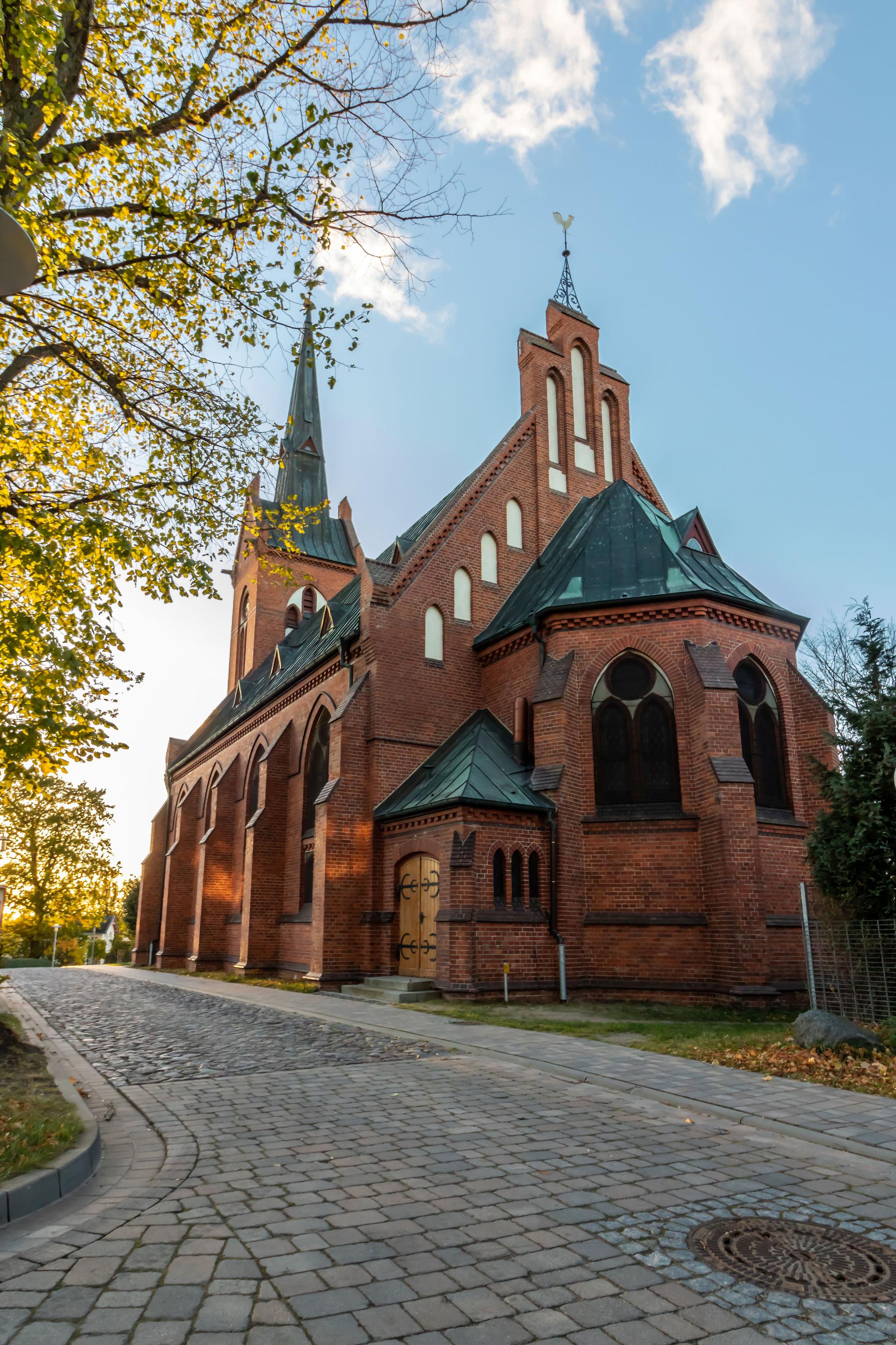 Das Bild zeigt die Kirche im spätgotischen Stil im Ostseebad Zinnowitz.