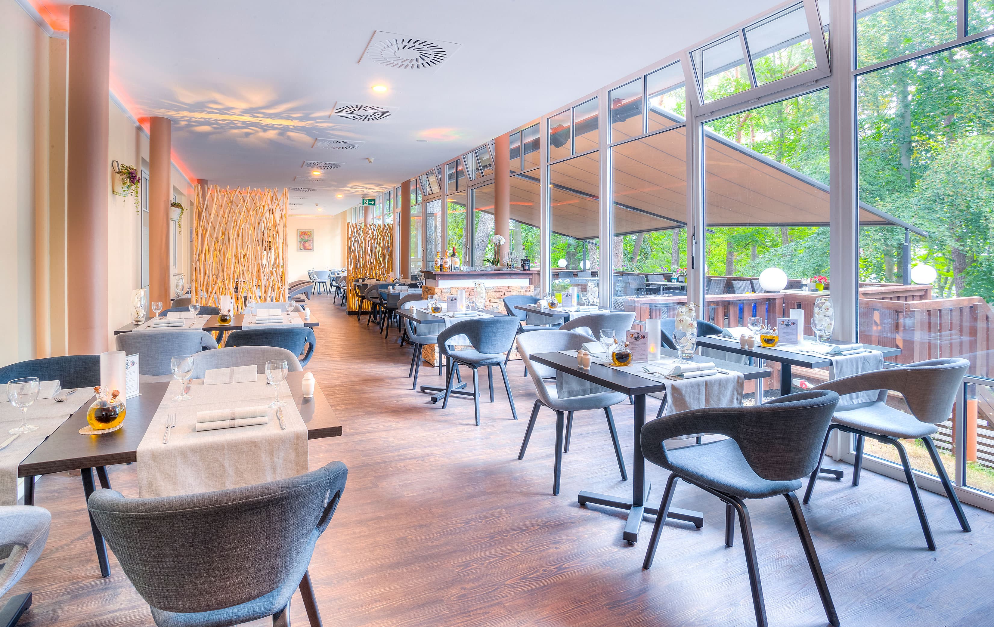 Restaurant im Ostseehotel -- Villen im Park