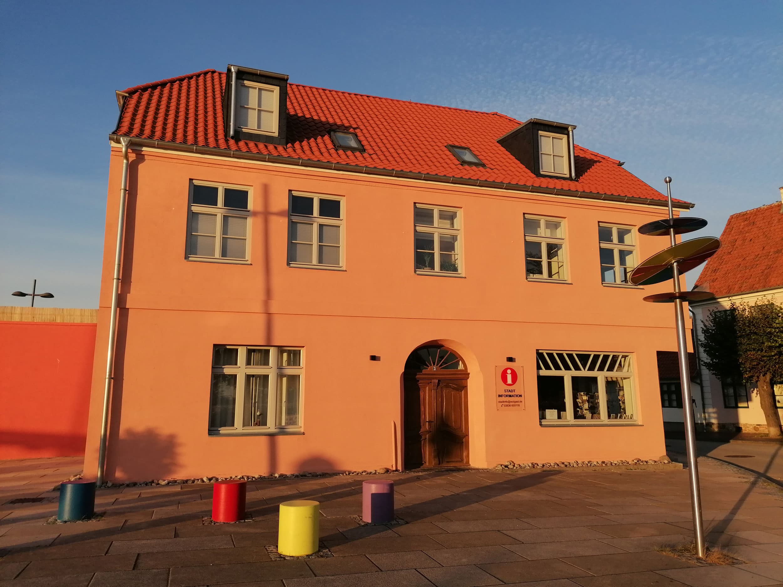 Das Bild zeigt die Stadtinformation in Wolgast.