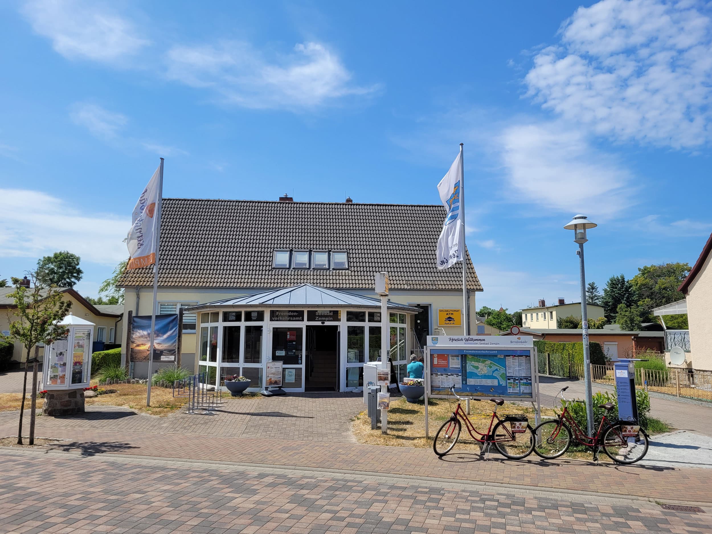 Das Bild zeigt die Touristinformation im Seebad Zempin.