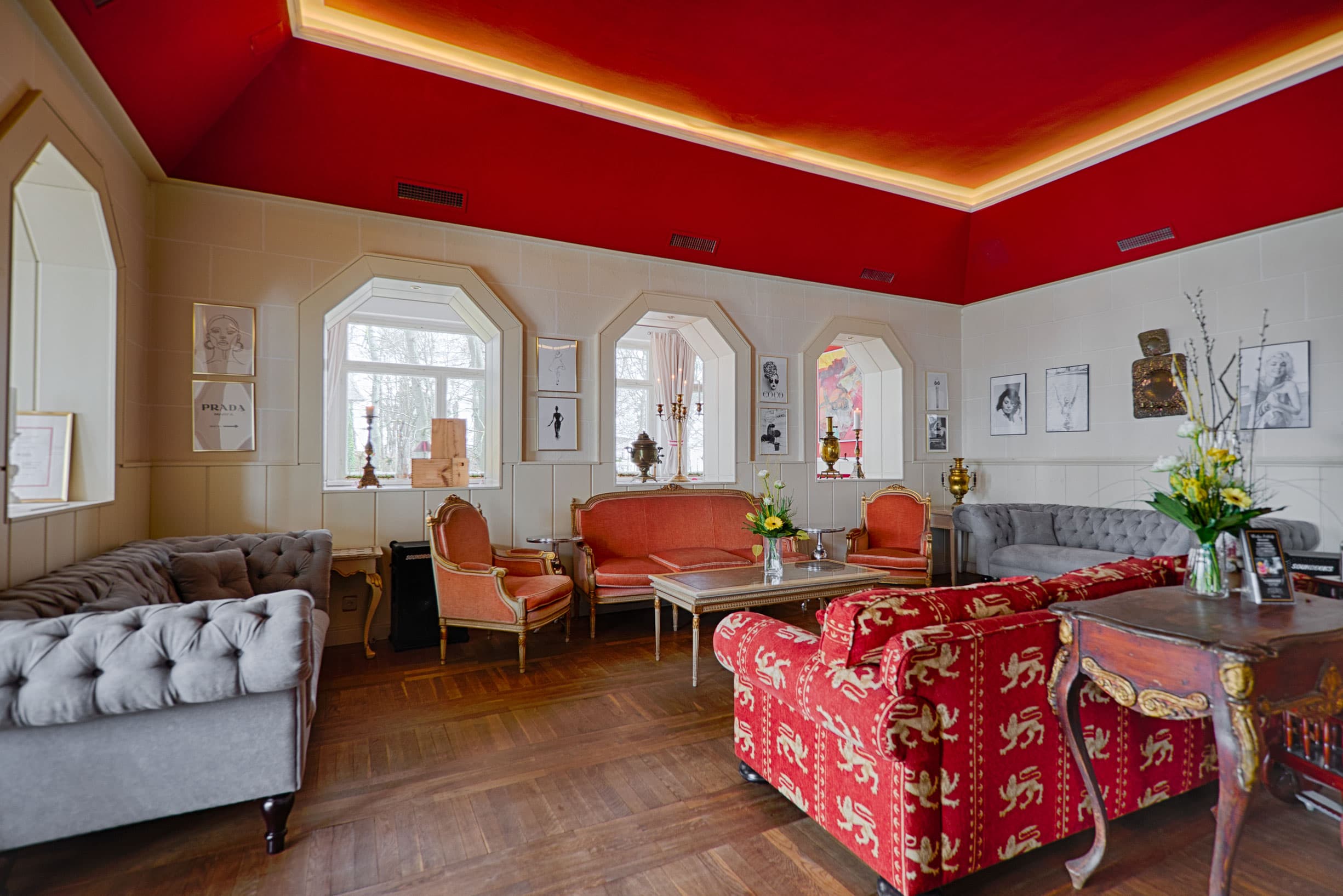 Lounge im Weißen Schloß