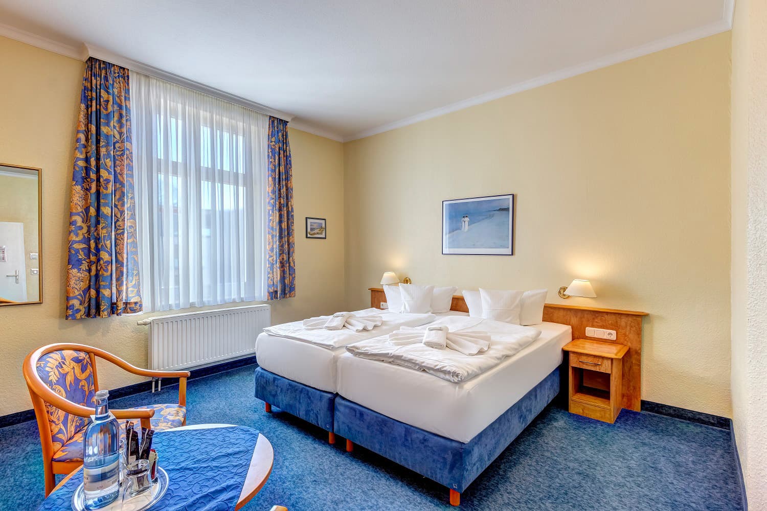 Hotelzimmer mit Doppelbett