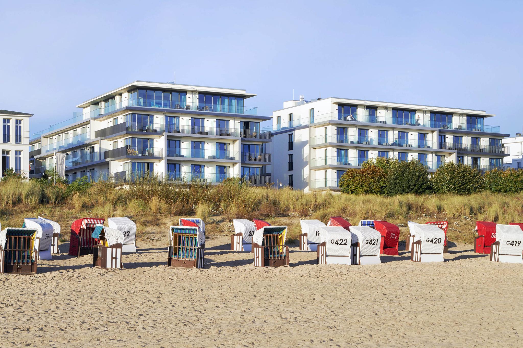 Kaiserstrand Beachhotel Außenansicht vom Strand aus