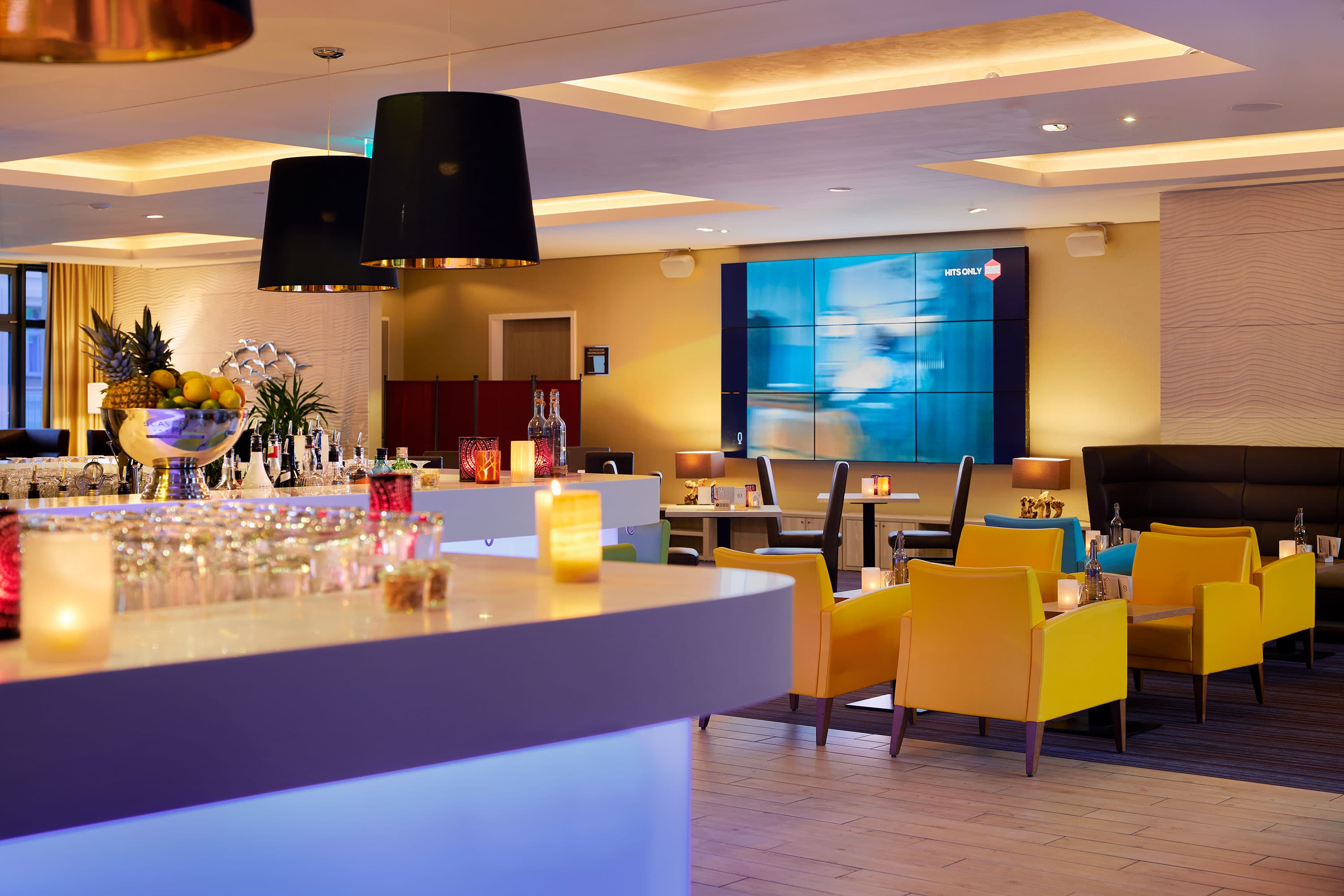 Kaiserstrand Beachhotel Bar mit Sitzmöglichkeiten