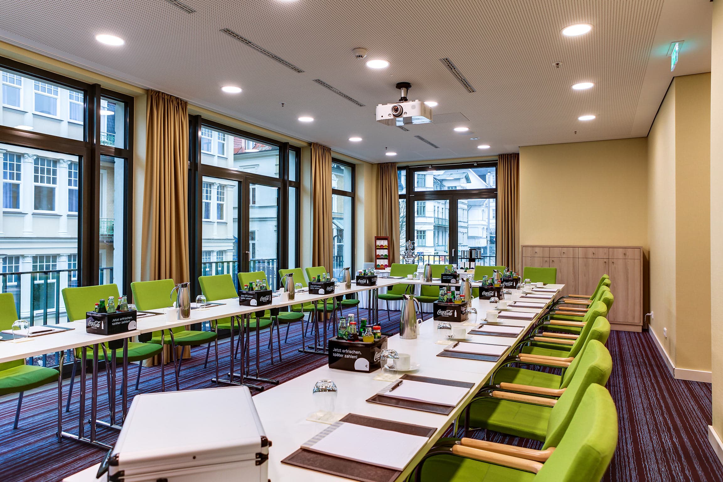 Kaiserstrand Beachhotel Tagungsraum mit Beamer
