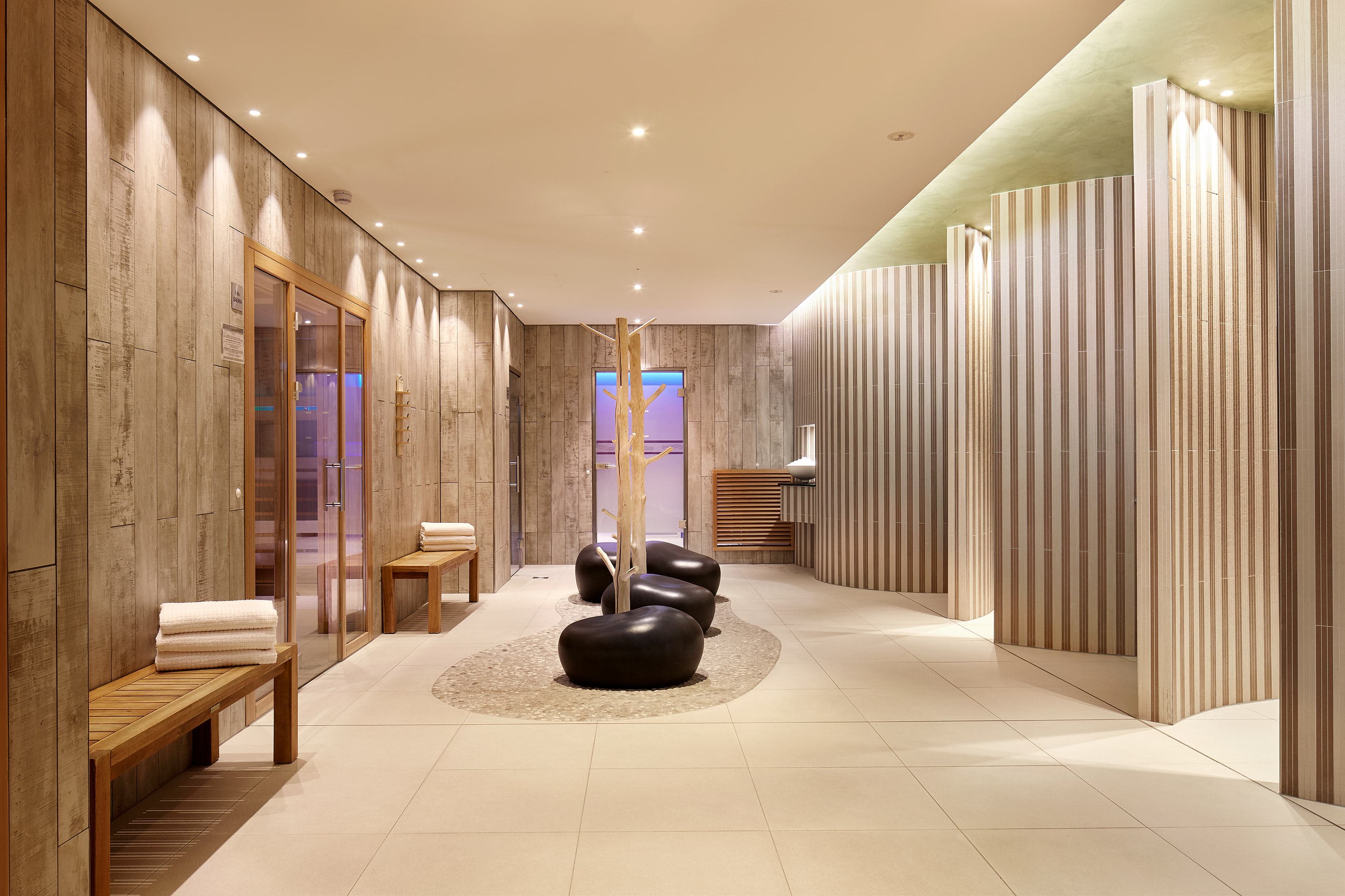 Kaiserstrand Beachhotel Saunazugang und Duschen im Wellnessbereich