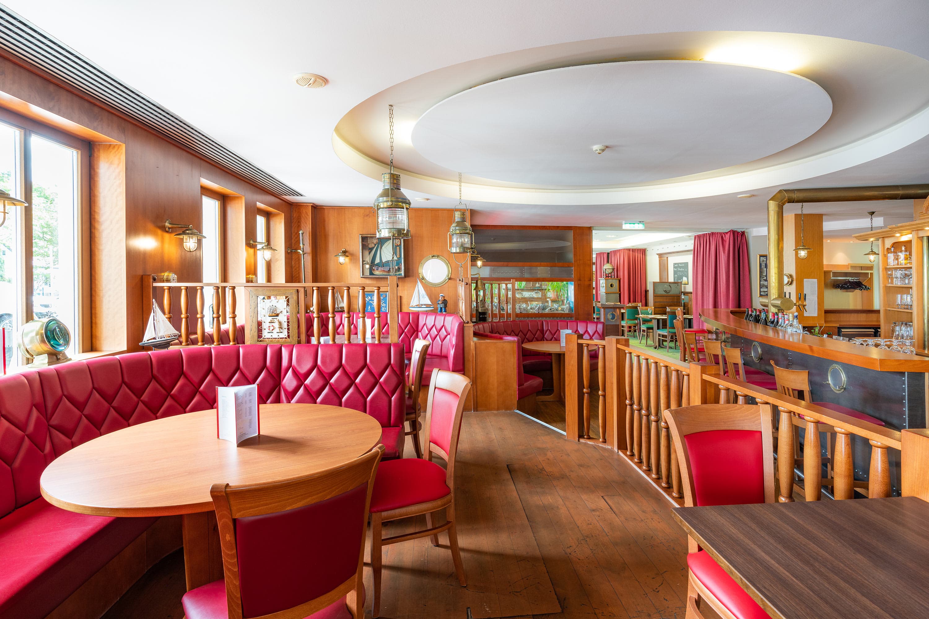 Nautic Hotel Restaurant Bar Sitzgelegenheiten