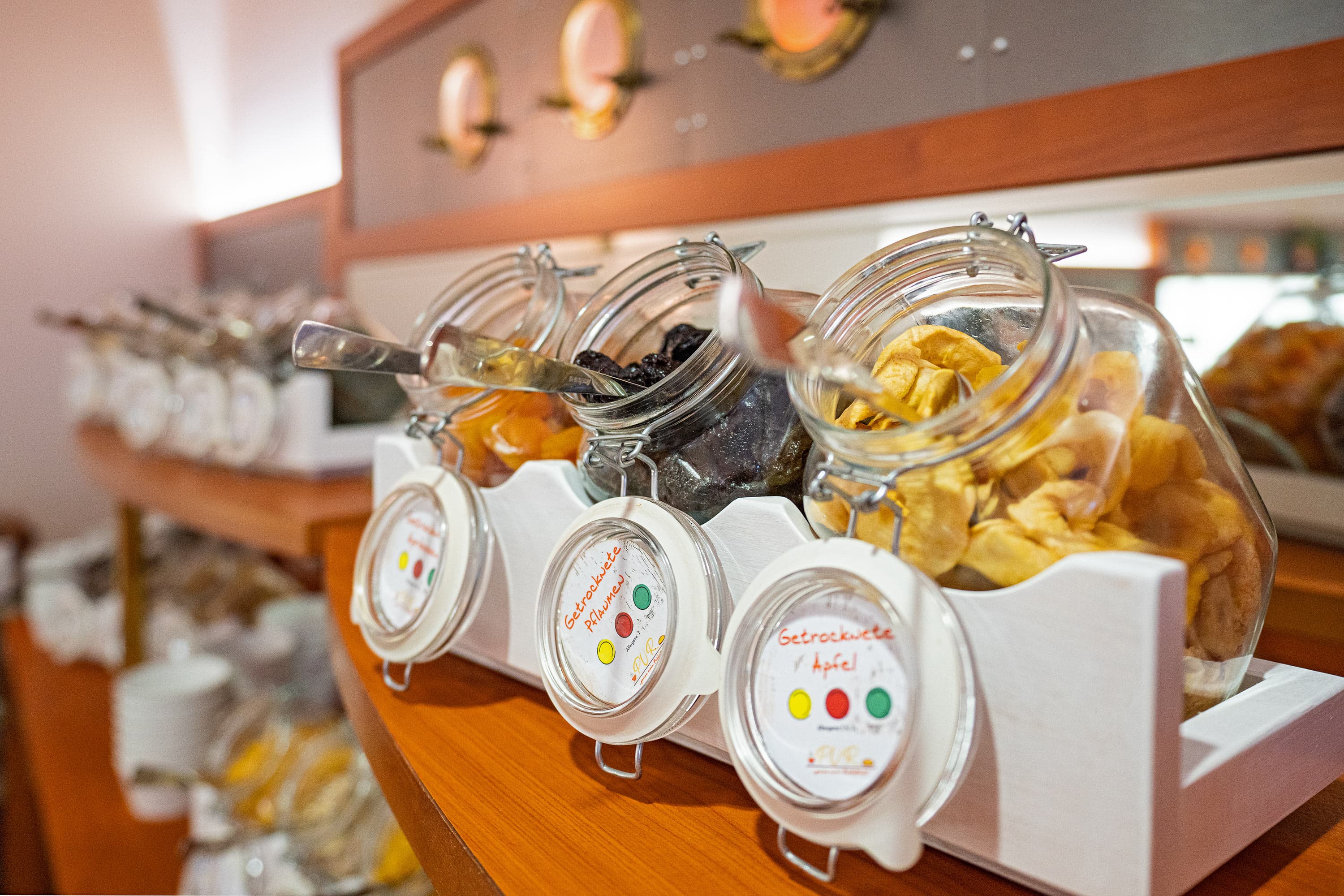 Nautic Hotel Restaurant Frühstücksangebot mit getrockneten Obst