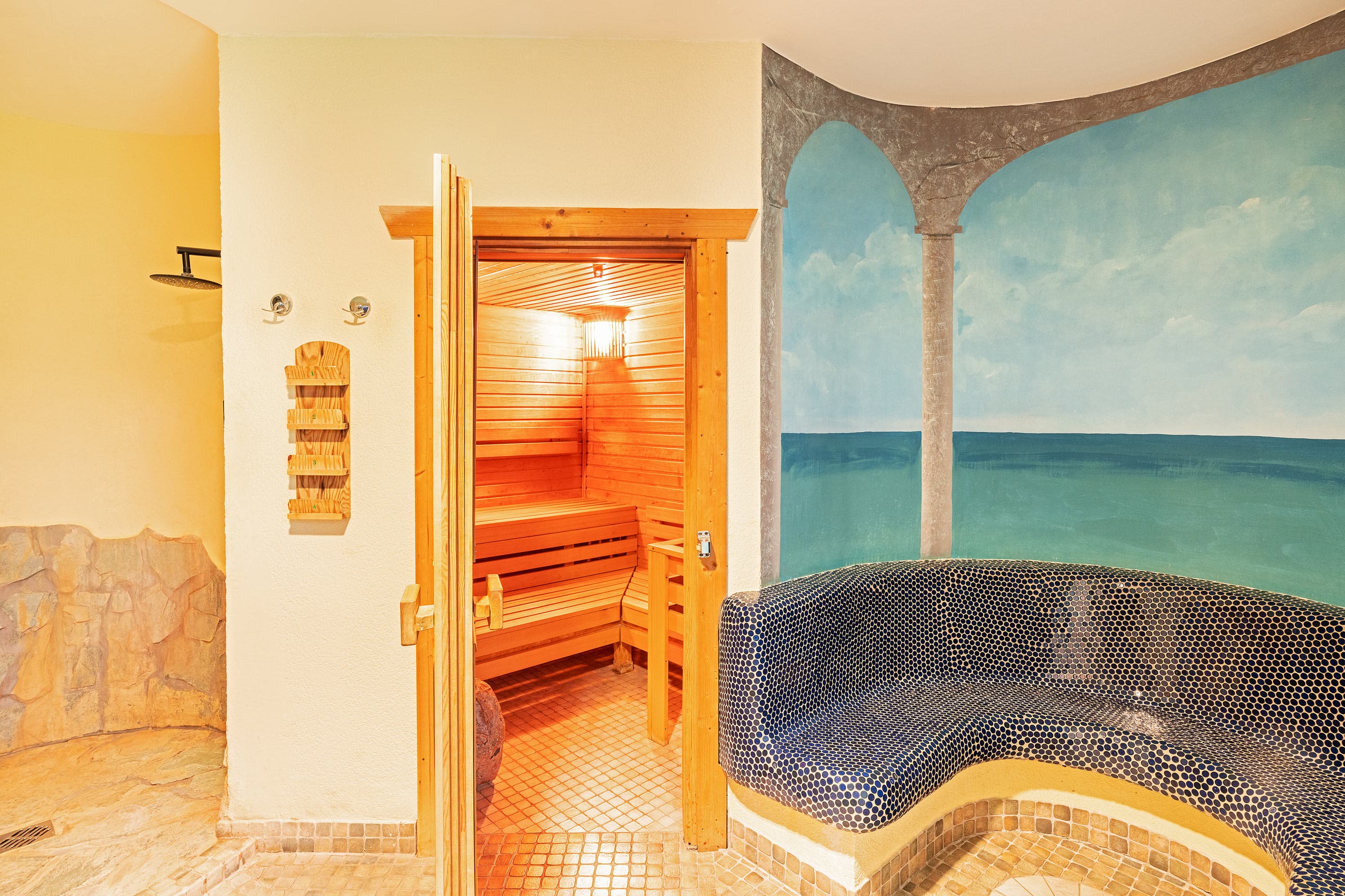 Ostseehotel Ahlbeck Sauna und Sitzgelegenheit