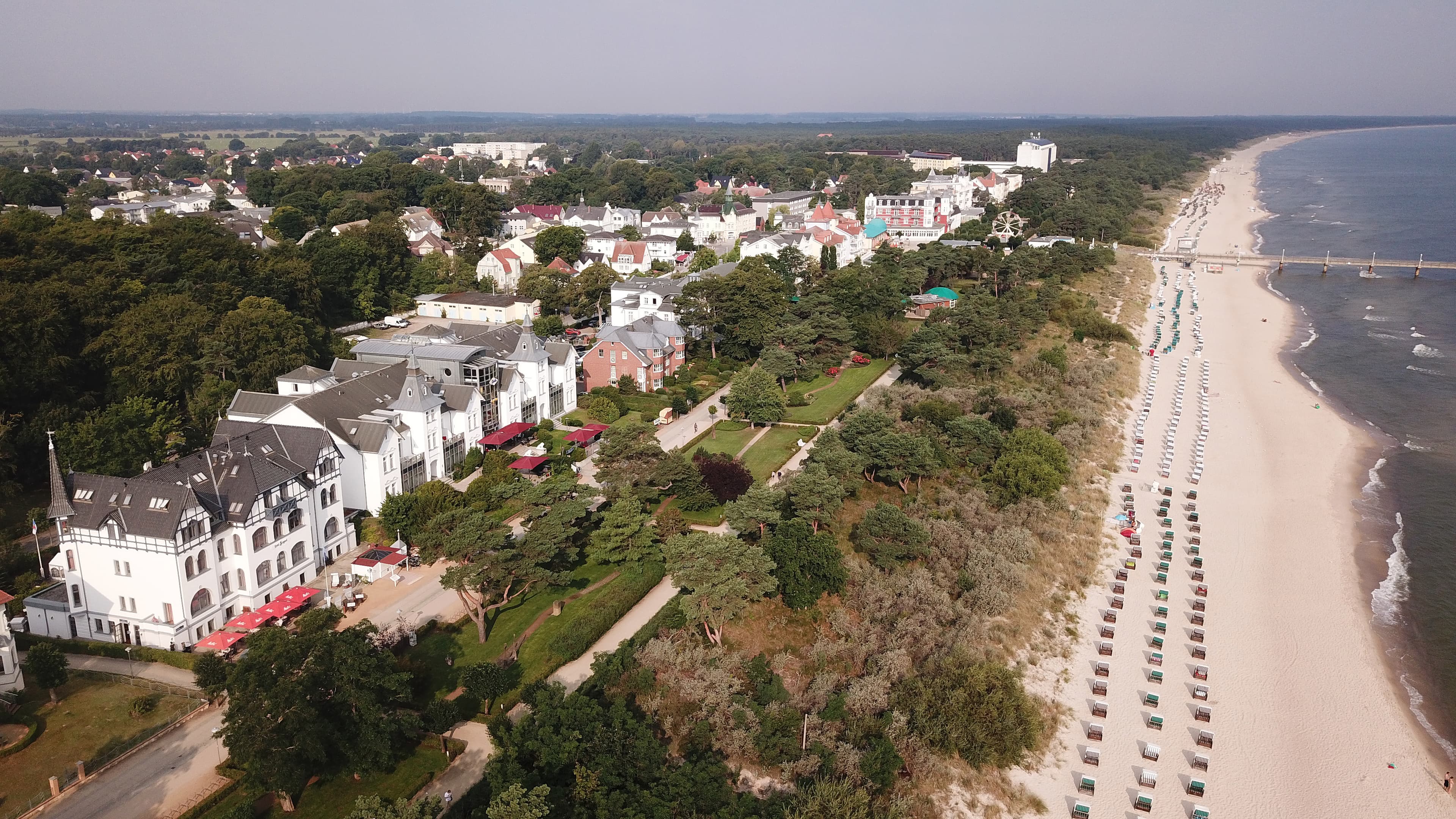 Luftaufnahme Hotel Asgard mit Blick auf Strand