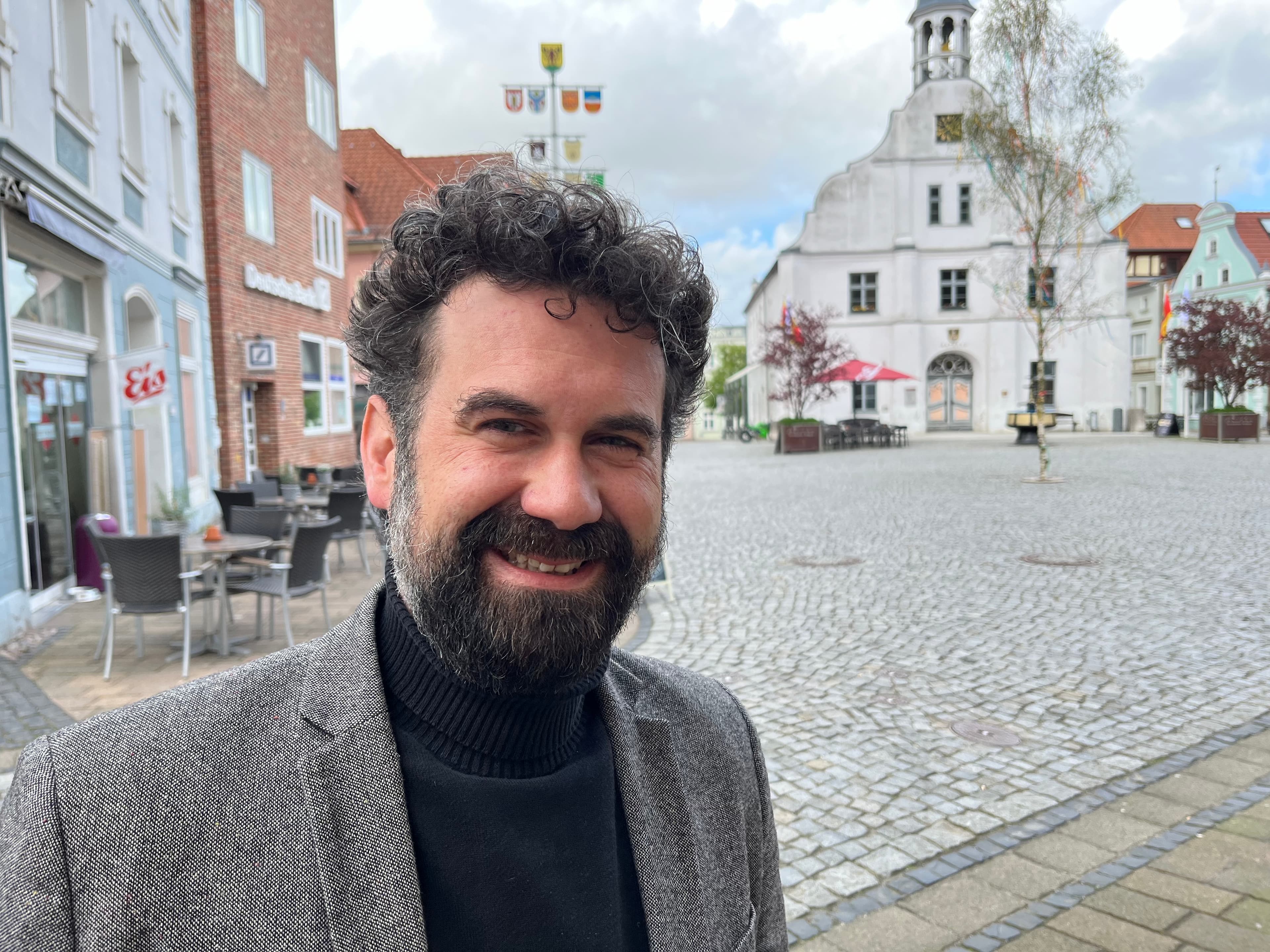 Martin Schneider auf dem Rathausplatz in Wolgast