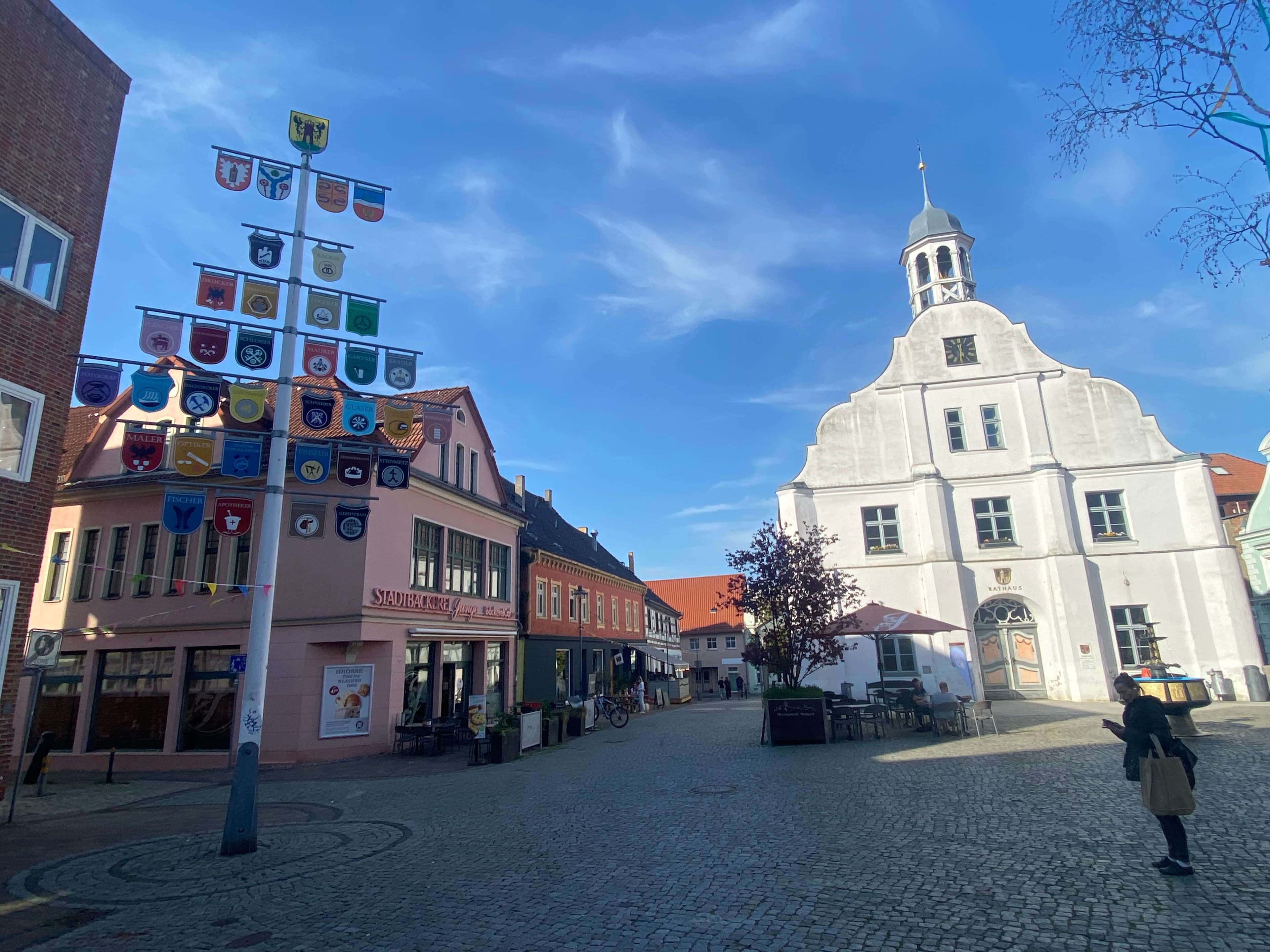 Rathausplatz mit Zunftbaum in Wolgast