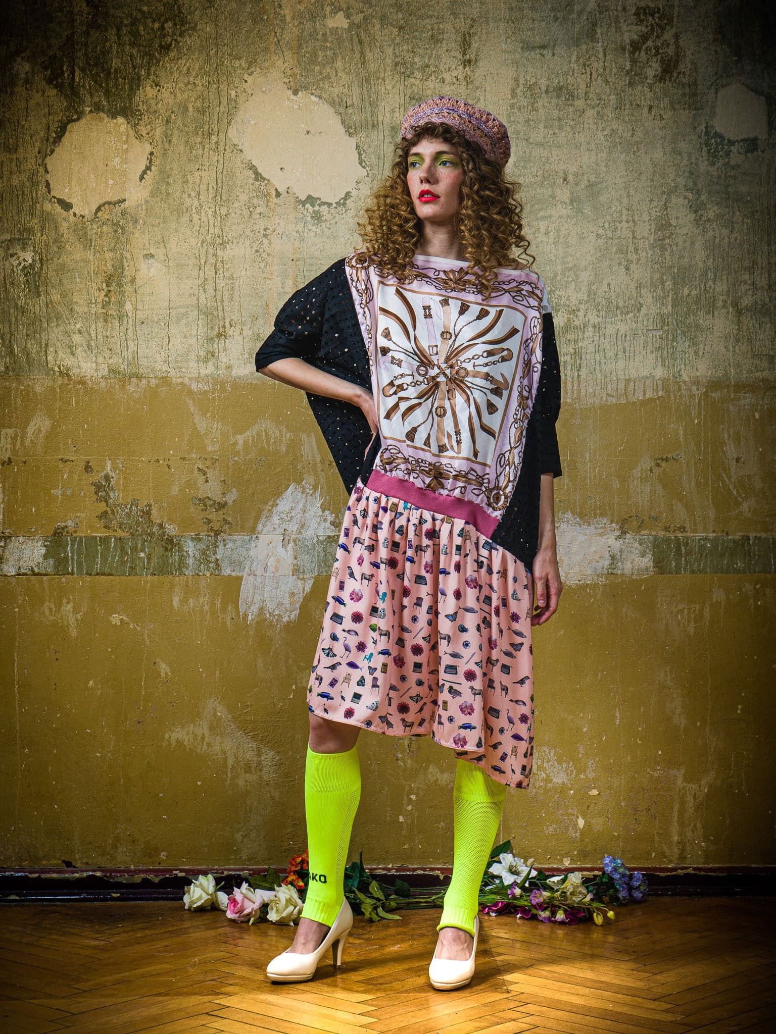 Das Bild zeigt ein Model mit Mode der Designlinie von tatachriastiane.